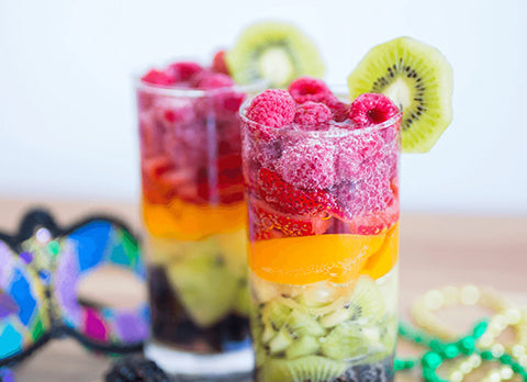 Prickelnder Regenbogen-Cocktail