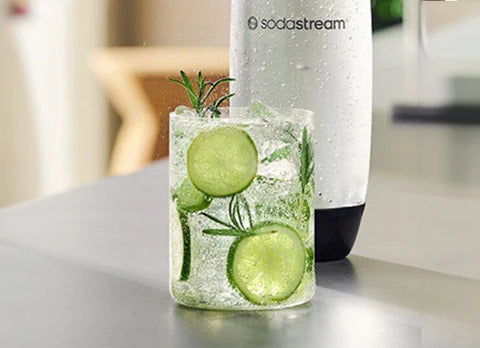 Erfrischende Zitrus-Gurken-Bowle mit Minze