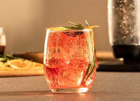 Prickelnder Grapefruit-Rosmarin-Mocktail